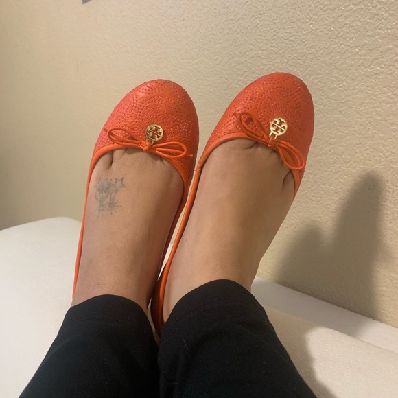 Be summer ready with this cute Tory Burch flats - Picture 1 of 5